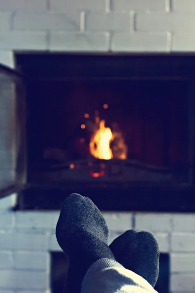 Otthon Egy Hangulatos Kandalló Fatüzelésű Tűz Kandallóban Burns Téli Karácsonyi — Stock Fotó