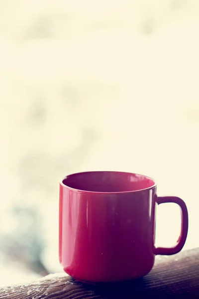 Tasse Mit Kaffee Tee Vor Dem Hintergrund Der Winterlandschaft Eine — Stockfoto