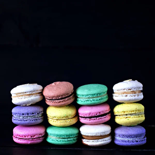 Macarons Cookies Dark Background Sweet Colorful Macaroon Cookies Tower Dark — Stock Photo, Image