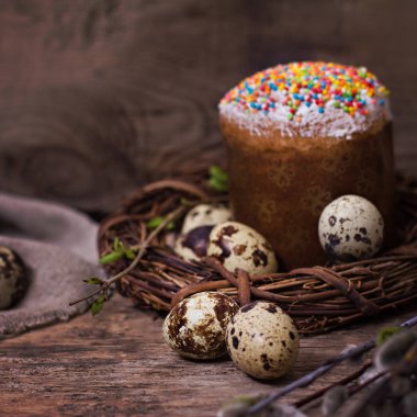 Paskalya natürmort. Paskalya kek, yumurta, Easter bunny Paskalya kartı