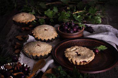 bektaşi üzümü turtası. rustik tarzı.