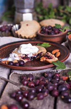 bektaşi üzümü turtası. rustik tarzı.