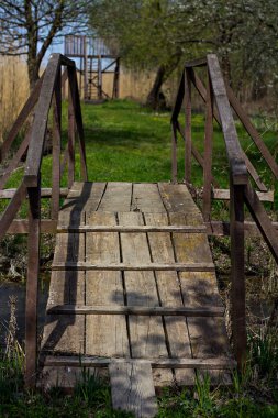 Eski köprünün bahar peyzaj.