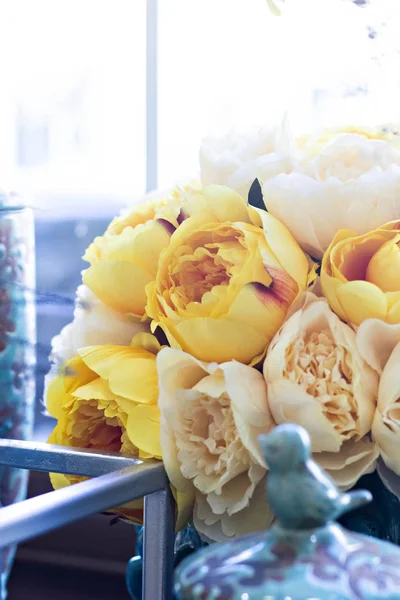 Un ramo de hermosas flores — Foto de Stock