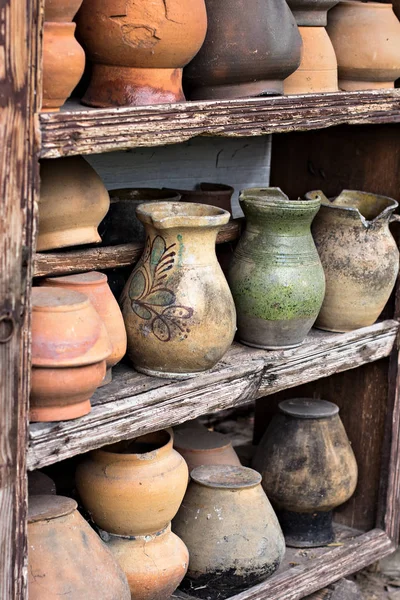 Collection de pots en argile au Musée — Photo