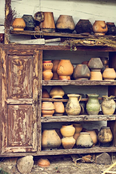 Colección de macetas de barro en el Museo — Foto de Stock