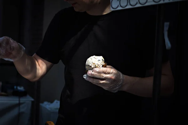 fried ice cream rolls at freeze pan