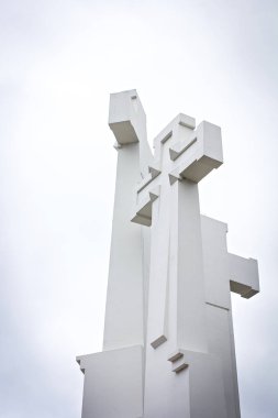 Günbatımında Vilnius Eski Kasabasına bakan Üç Haç Anıtı.