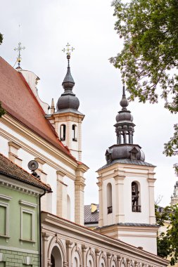 Vilnius Letonya, eski kilise, St. Anna kilisesi ve eski Vilnius kasabasındaki Bernardine manastırı katedrali.
