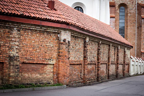 Vilnius Latvia, old church, St Anna's church and Bernardine monastery cathedral in old town of Vilnius — 图库照片