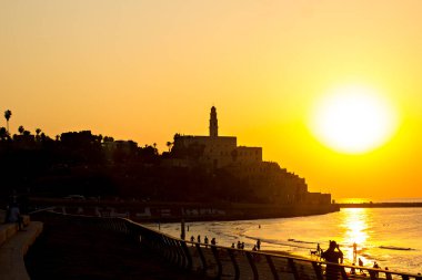 Tel Aviv seti. Tahta kaldırım bölgesi. Güverteden deniz manzarası. İsrail, Tel Aviv.