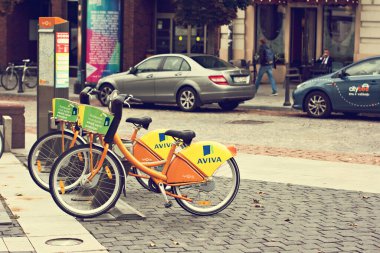 Şehir Bisiklet Kiralama - Pedal Gücü 'nü teşvik etmek amacıyla yeni bir proje kapsamında kiralık olarak park edilmiş bir dizi bisiklet