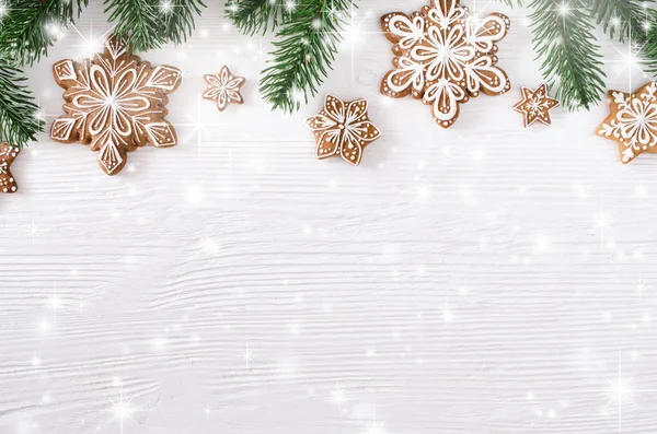 Galletas Jengibre Caseras Navidad Ramas Abeto Sobre Fondo Madera Blanca — Foto de Stock