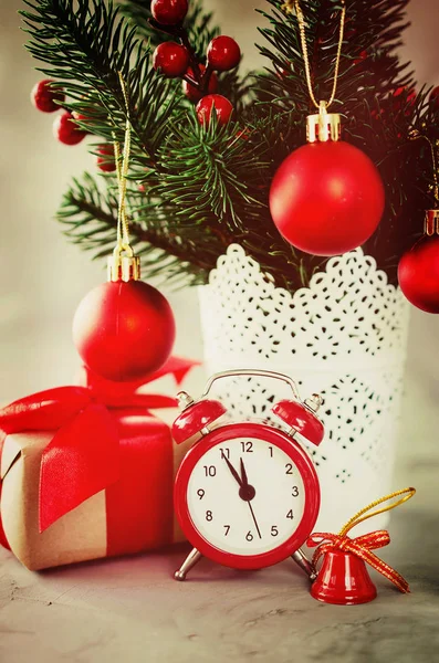 Christmas composition: xmas fir branches, alarm clock, gift box and decorations. — Stock Photo, Image