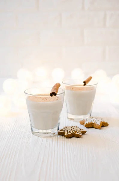 Christmas Traditional Homemade Eggnog Gingerbread Cookies White Background Christmas Milk — Stock Photo, Image