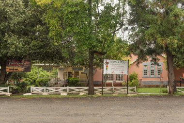 Howick, Güney Afrika - 23 Mart 2018: bir sanat Galerisi, kahvehane ve Çay Bahçesi, Kwazulu-Natal Midlands menderes Howick Falls'ta