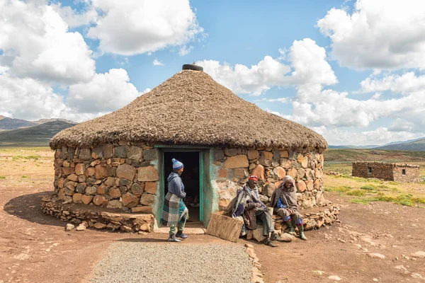Zwarte Bergpas Lesotho Maart 2018 Unidentified Basotho Mensen Voor Een — Stockfoto