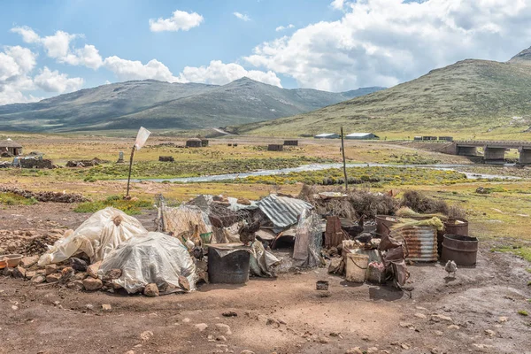 Het Mamokae Dorp Aan Voet Van Bergpas Zwart Lesotho Koeienmest — Stockfoto