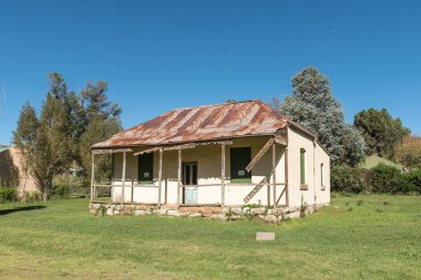 Rhodes, Güney Afrika - 27 Mart 2018: tarihi bir ev, bakıma muhtaç, Rodos, Eastern Cape Province içinde