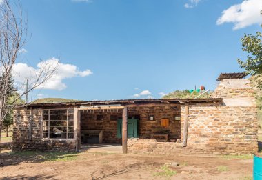 Karnmelkspruit, Güney Afrika - 28 Mart 2018: mutfak ve eğlence alanı Karmelkspruit Resort yakınındaki Bayan Grey, Eastern Cape Province