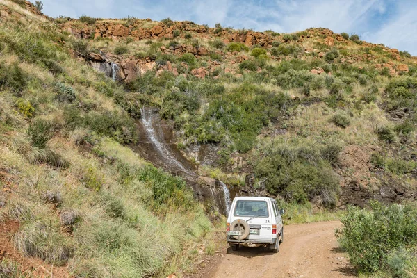 Şelale hanım Grey'de Jouberts geçişindeki araç