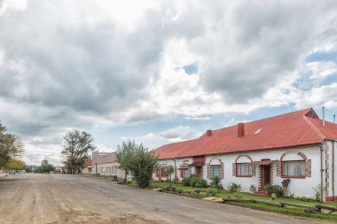 Zastron, Güney Afrika - 1 Nisan 2018: bir sokak sahne, bir Konuk evi, bar ve diğer işletmeler, serbest bölge Zastron