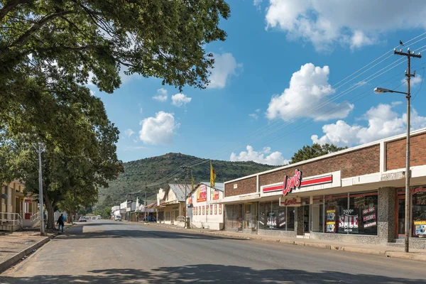 Wepener, Güney Afrika - 1 Nisan 2018: bir sokak sahne, işletmelerde Wepener serbest bölge içinde