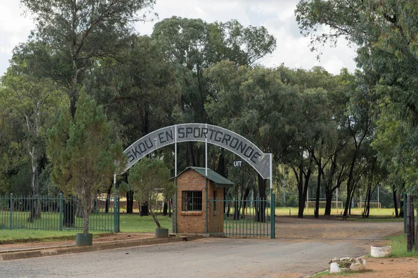 Dewetsdorp, Güney Afrika - 1 Nisan 2018: Dewetsdorp serbest bölge içinde gösteri ve spor alanlarına giriş
