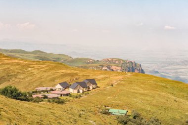 Witsieshoek, Güney Afrika - 13 Mart 2018: The Witsieshoek dağ, başlatma için Resort yolda Drakensberg Tugela Falls'a Sentinel iz