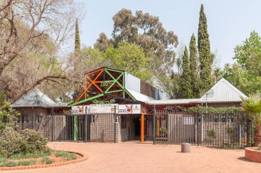 Bloemfontein, Güney Afrika, 21 Eylül 2017: Bloemfontein serbest bölge içinde hayvanat bahçesine giriş