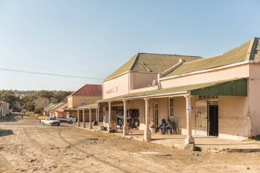 Winburg, Güney Afrika, 30 Temmuz 2018: bir sokak sahne, işletmeler, insanlar ve araçlar, Winburg, küçük bir kasaba ücretsiz devlet Province, Güney Afrika için