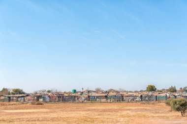 Pretoria, Güney Afrika, 31 Temmuz 2018: Hollanda Reform Kilisesi Moreletta Park Pretoria, Gauteng bölgesi çevreleyen, plastik View gayrı İlçesi. Döküntü görülebilir