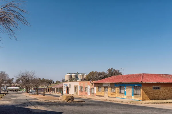 Vredefort Sudafrica Agosto 2018 Uno Scenario Strada Con Edifici Veicoli — Foto Stock