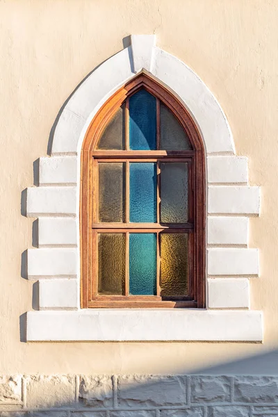 北角维多利亚西部的新的哥特式窗口 — 图库照片