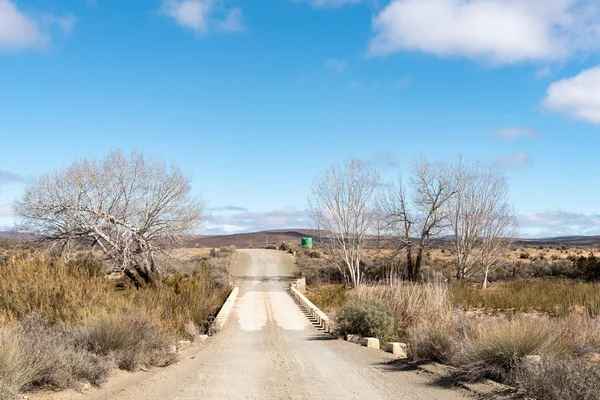 Fraserburg とサザーランド北ケープ州の R356 沿いの 車線道路橋 — ストック写真