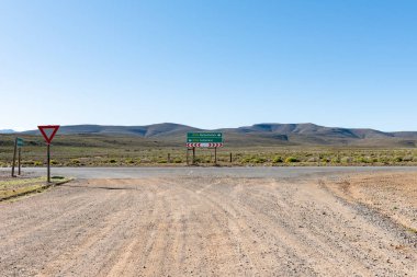 Ceres R356 yoldan yolu R354 içinde Northern Cape Eyaleti arasında Junctiion. Yön işaretleri görünür