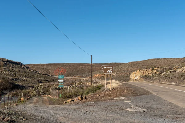 自己ケイタリングのコテッジ道路 R354 サザーランド北ケープ州の近くに Rooikloof のサザーランド 南アフリカ 2018 入り口 — ストック写真