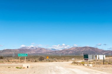 Ceres, Batı Cape Eyaleti R356 yolda bir kavşak. Kar Matroosberg üzerinde görünür