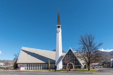 Ceres, Güney Afrika, 8 Ağustos 2018: Hollandalı Ceres, Batı Cape Province içinde kilise Ceresvallei reform. İnsanlar ve araçlar tarafından görülebilir