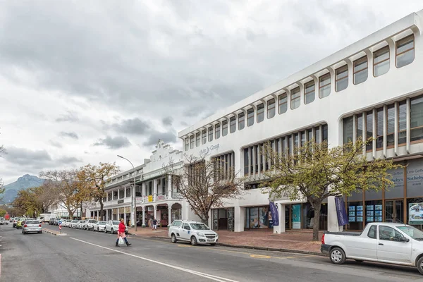 Edifícios históricos e modernos na rua Plein em Stellenbosch — Fotografia de Stock