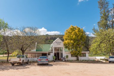 Clanwilliam, Güney Afrika, 22 Ağustos 2018: De Kleine Schuur yol durak, Citrusdal ve Clanwilliam içinde Batı Cape Eyaleti arasındaki yol N7, yanındaki. Araçlar tarafından görülebilir