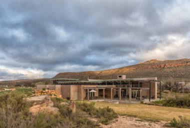 Kromrivier, Güney Afrika, 25 Ağustos 2018: Restoran, dükkan ve resepsiyon ofiste Kromrivier Cederberg Park, bir tatil Cederberg dağlarda