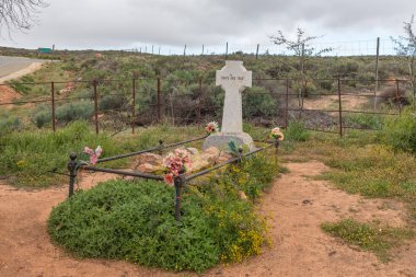 Cederberg, Güney Afrika, 27 Ağustos 2018: Englismans mezarı yolu R364 ve Wupperthal yol Cederberg dağlarda Batı Cape Eyaleti arasındaki junction yakınındaki