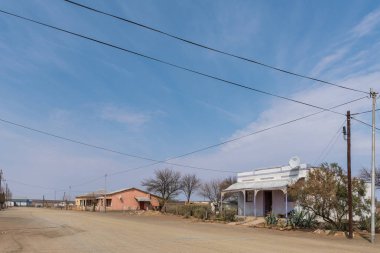Strydenburg, Güney Afrika, 1 Eylül 2018: bir sokak sahne, eski evlerde, Strydenburg, Northern Cape Eyaleti ile
