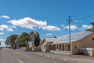Fraserburg, Güney Afrika, 7 Ağustos 2018: bir sokak sahne, tarihi evleri, Northern Cape Fraserburg ile. İnsanlar tarafından görülebilir