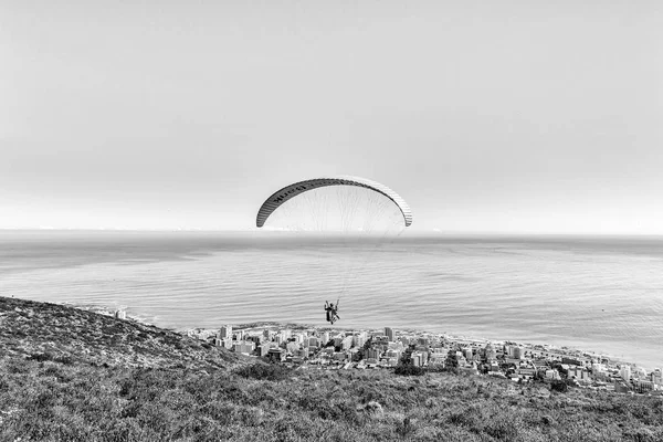 Cape Town Zuid Afrika Augustus 2018 Een Tandem Paraglider Momenten — Stockfoto