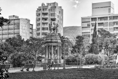 Cape Town, Güney Afrika, 17 Ağustos 2018: Cape Town şirket bahçelerde Delville ahşap Memorial. İnsanlar tarafından görülebilir. Tek renkli