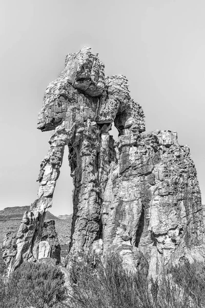 Formacje skalne na szlak żona. Monochromatyczne — Zdjęcie stockowe