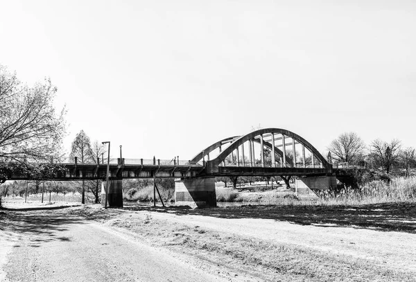 Sarel Cilliers Puente sobre el río Vals, en Kroonstad. Monochr. —  Fotos de Stock