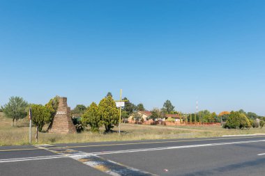 Senekal girişinde isim panosu ve haç 